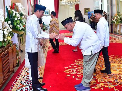 Wamenaker Silaturahmi dengan Jokowi-Prabowo di Open House Istana Negara