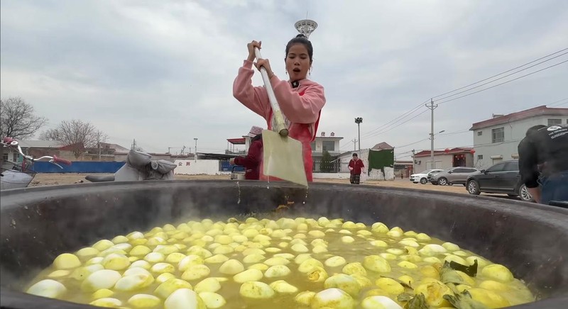 Wow! Yenny di China Masak 1000 Butir Telur Opor Wow! Yenny di China Masak 1000 Butir Telur Opor