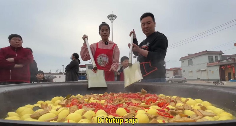 Wow! Yenny di China Masak 1000 Butir Telur Opor Wow! Yenny di China Masak 1000 Butir Telur Opor