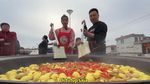 Wow! Yenny di China Masak 1000 Butir Telur Opor