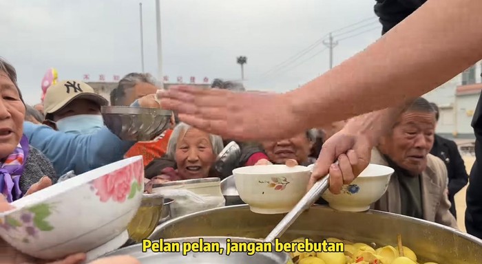 Wow! Yenny di China Masak 1000 Butir Telur Opor