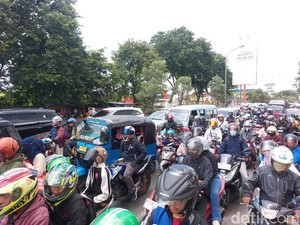 Arus Balik H+4 Lebaran, Jalur Arteri Pantura Cirebon Dipadati Pemudik