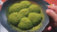 Kalau di Jepang wajib mencicipi matcha, karena kualitasnya yang berbeda. Anya mencoba matcha itu sebagai topping mochi. Foto: Instagram @anyageraldine
