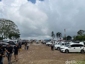 Kantong Parkir Telaga Sarangan Full, Kendaraan Diminta Putar Balik