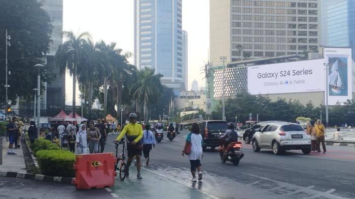 Kerumunan Ramai di Bundaran HI Usai Penghapusan CFD Pascalebaran