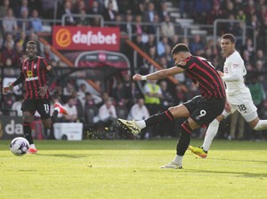 Dominic Solanke Jebol Gawang MU, Bikin Rekor Baru