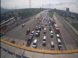 Kondisi Terkini Arus Balik Lebaran di Gerbang Tol Kejapanan, Padat Dua Arah