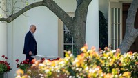Iran mulai melancarkan serangan bertubi-tubi ke wilayah Israel menggunakan drone-drone hingga rudal pada Sabtu (13/4). (REUTERS/Bonnie Cash)