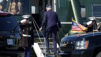 Presiden Amerika Serikat (AS) Joe Biden mempersingkat kunjungan akhir pekannya ke tempat peristirahatannya di Pantai Rehoboth, negara bagian Delaware, untuk segera kembali ke Gedung Putih setelah Iran menarget Israel dengan lebih dari 100 pesawat nirawak bersenjata. (REUTERS/Kevin Lamarque)