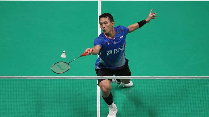 NINGBO, CHINA - APRIL 13: Jonatan Christie of Indonesia competes in the Mens Singles Semi Finals match against Shi Yuqi of China during day five of the 2024 BAC Badminton Asia Championships at Ningbo Olympic Sports Centre on April 13, 2024 in Ningbo, China.  (Photo by Lintao Zhang/Getty Images)