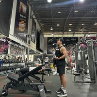 Jisoo versi laki, Dari atas sampai bawah full alo, support sister ya bang, Wajah Bebelac tubuh LMen, tulis netizen di kolom komentar. Foto: Instagram @hun_yaaa