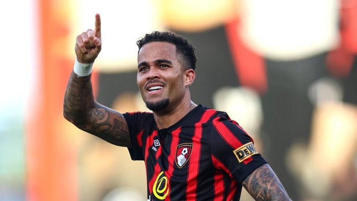 BOURNEMOUTH, ENGLAND - APRIL 14: Justin Kluivert of Bournemouth celebrates scoring their 2nd goal during the Premier League match between AFC Bournemouth and Manchester United at Vitality Stadium on April 14, 2024 in Bournemouth, England.(Photo by Charlotte Wilson/Offside/Offside via Getty Images)