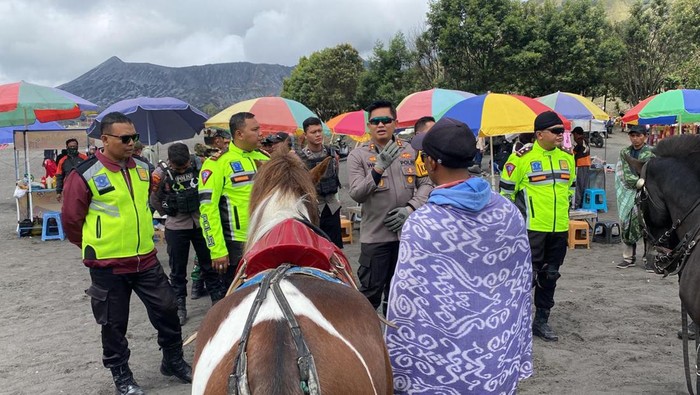 kapolres probolinggo pantau wisata bromo