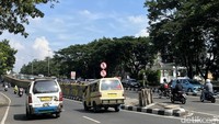 Sementara itu, sejauh ini kondisi lalu lintas masih ramai lancar. Tak terlihat kemacetan di beberapa titik rawan seperti Jalan Surapati-Perempatan Dago dan Flyover Mochtar Kusumaatmadja. (Foto: Anindyadevi Aurellia/detikJabar)