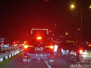 Arus Balik Lebaran, Lalin GT Cikatama Menuju Rest Area Km 62 Macet