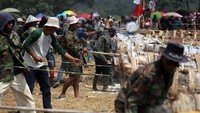 Pesta Rakyat yang diselenggarakan setelah Lebaran itu sebagai ajang silaturahmi antar kampung.