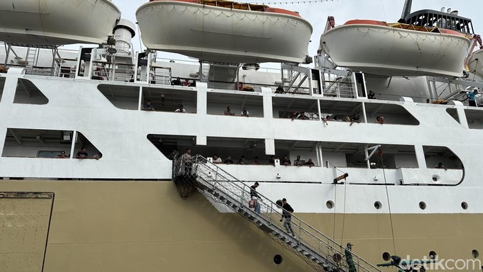 KM Ciremai sandar di Pelabuhan Soekarno Hatta Makassar, Sulsel.