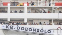 KM Dobonsolo ini membawa 1.705 orang penumpang dan 663 unit sepeda motor, dari Pelabuhan Tanjung Emas, Semarang tujuan Pelabuhan Tanjung Priok Jakarta.
