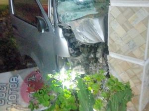 3 Fakta Minibus Rombongan Pemudik Asal Bandung Tabrak Rumah di Kulon Progo