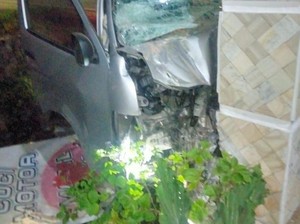 3 Fakta Minibus Rombongan Pemudik Asal Bandung Tabrak Rumah di Kulon Progo