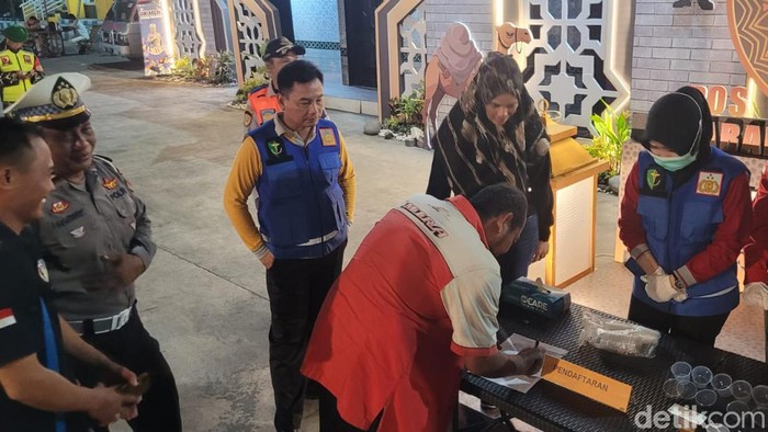 Kru bus di Terminal Purabaya Sidoarjo menjalani tes urine