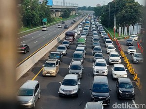 Puncak Arus Balik Libur Lebaran, Tol Cipularang Arah Jakarta Padat Merayap