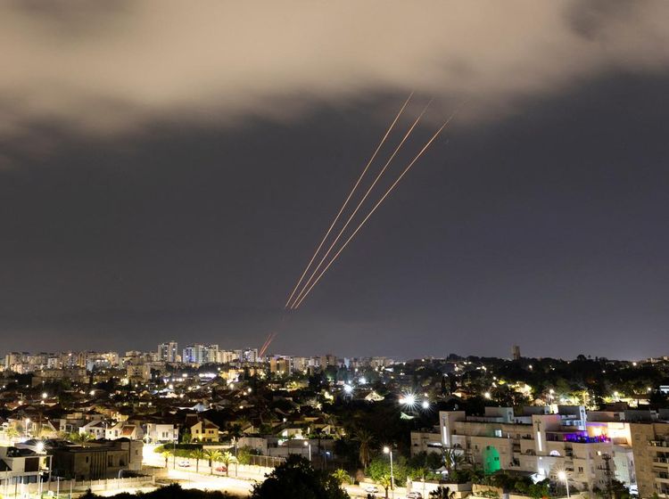 Penampakan Serangan Iran ke Israel, 200 Rudal Ditembakkan
