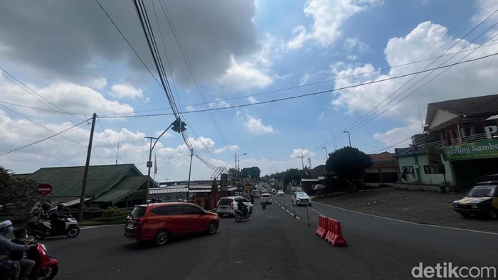Pantauan arus lalin di kawasan Pacet Mojokerto