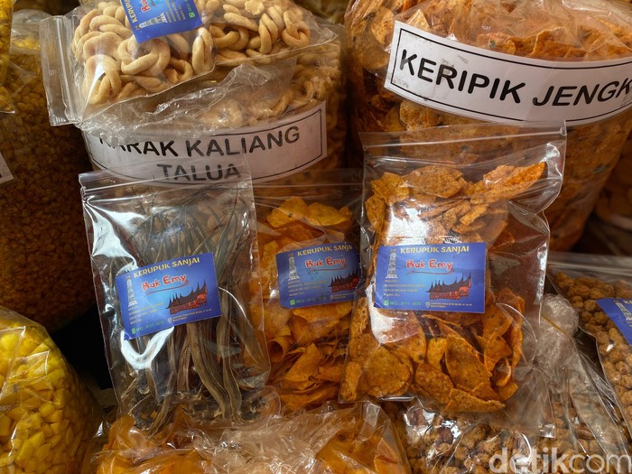 Toko Oleh-oleh Bu Emy di Pasar Atas Bukittinggi