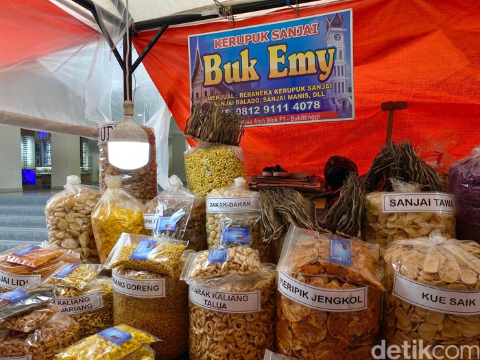 Pasar Atas Toko Oleh-oleh Bu Emy di Pasar Atas Bukittinggi