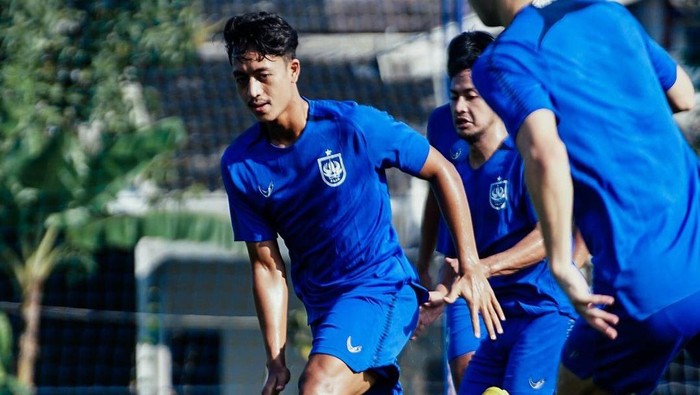 Pemain PSIS Semarang, Haykal Alhafiz saat menjalani sesi latihan bersama tim Mahesa Jenar. Diunggah Minggu (14/4/2024).