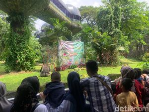 Warga Antusias Ikut Rayakan Ultah Ke-27 Komu Si Gorila Ragunan