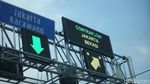 Potret Kepadatan Arus Balik di Gerbang Tol Cikatama
