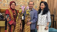 Dalam kesempatan itu, Mensos Risma turut membawa dan mempromosikan beberapa produk Pahlawan Ekonomi Nusantara (PENA), mulai Nastar Bu Diah, Pecel Semanggi Bu Aminah, sampai dengan wayang buatan teman-teman Karang Taruna di Kabupaten Garut, Jawa Barat.