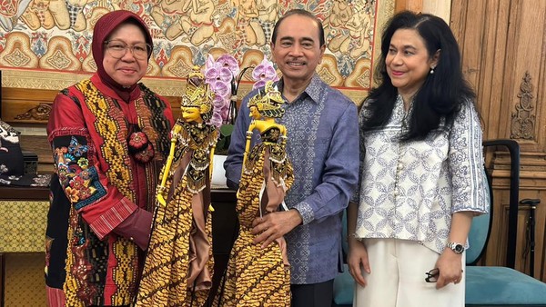 Potret Mensos Risma dan Dubes Mohamad Oemar Lebaran di KBRI Paris