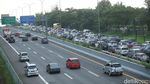 Potret Padatnya Kendaraan di Tol Menuju Jakarta