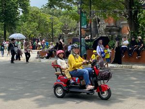 Ramainya Pengunjung Sewa Buggy Car dan Motor Listrik di TMII