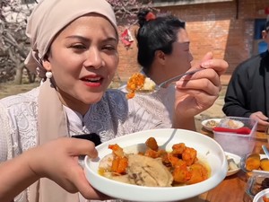 Shanty di China Rayakan Lebaran, Tetap Sajikan Ketupat dan Opor Ayam