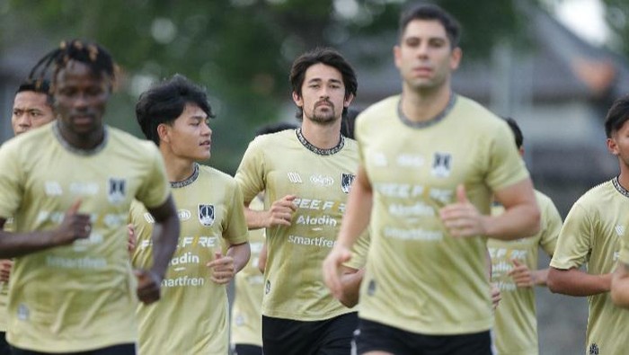 Skuad Persis Solo saat sesi latihan. Diunggah Minggu (14/4/2024).