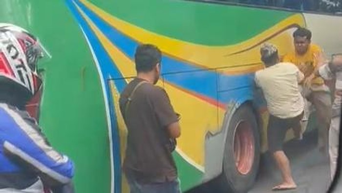 Terungkap Penyebab Bentrokan Memanas antara Pengendara Mobil dan Pengemudi Bus di Bojonegoro