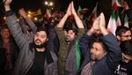 Sorak Gembira Warga Iran Rayakan Serangan ke Israel