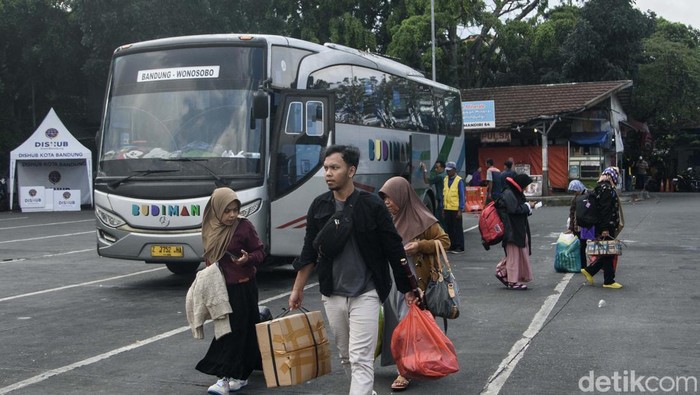 Suasana arus balik di Terminal Cicaheum Bandung.
