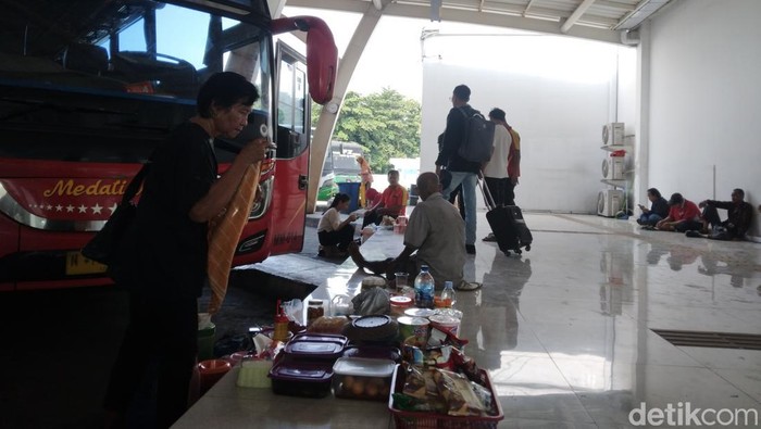 Suasana Terminal Harjamukti Kota Cirebon.