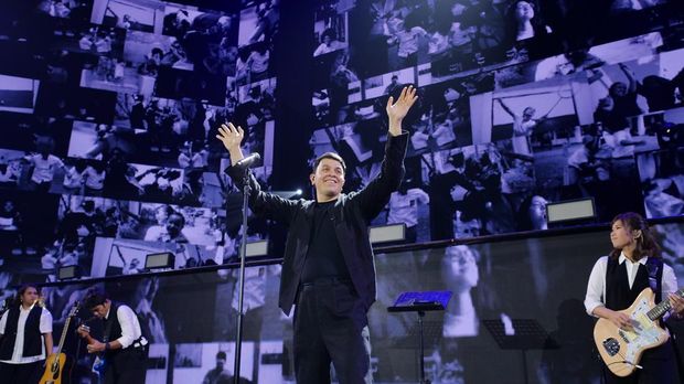 Tulus di Trans Studio Cibubur, Sabtu (13/4/2024).