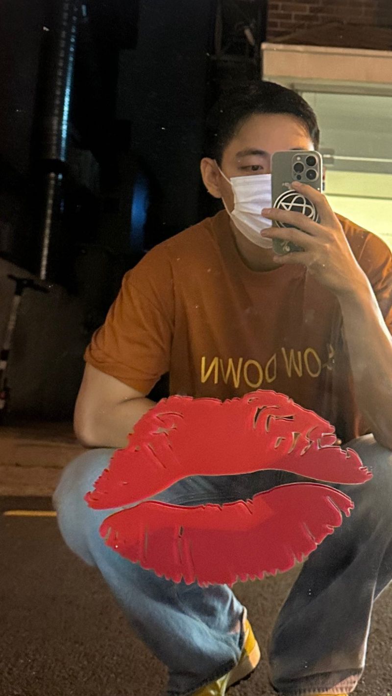 V BTS pamer badan kekar pasca wajib militer