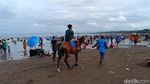 Lautan Manusia di Pantai Pangandaran Saat Libur Lebaran