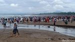 Lautan Manusia di Pantai Pangandaran Saat Libur Lebaran
