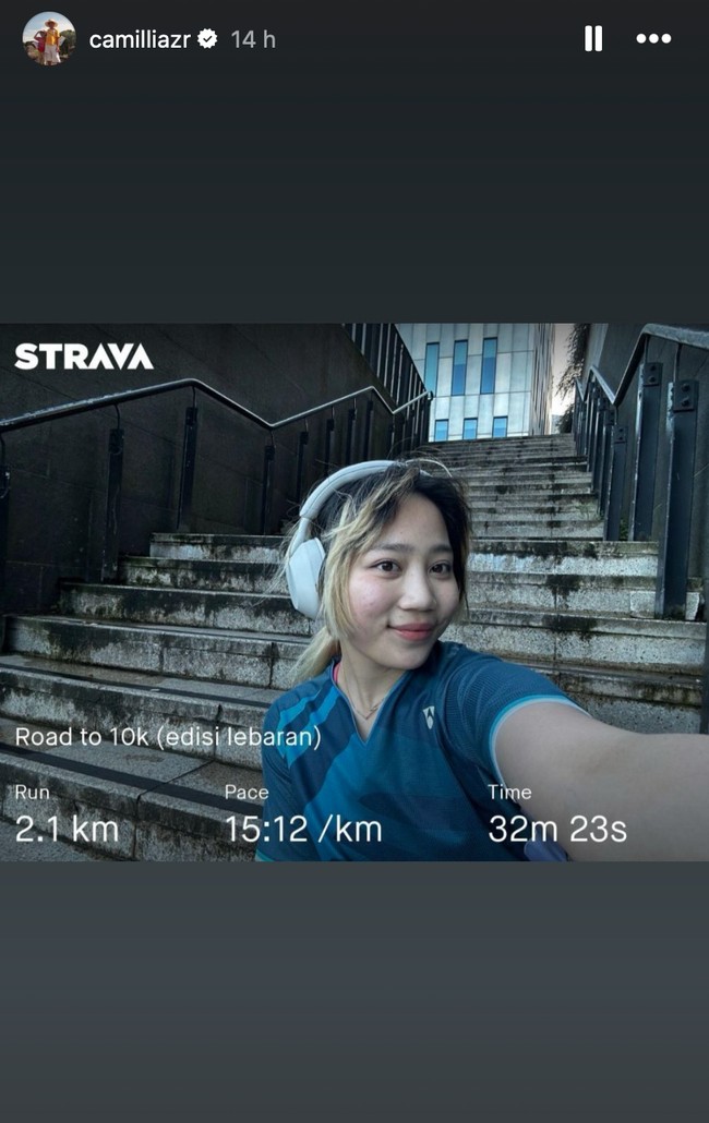 Terbaru, Zara terlihat kembali membagikan penampilannya tanpa hijab saat sedang berolahraga. Foto tersebut dibagikannya melalui Instagram Story pribadinya. Foto: Instagram/@camilliazr