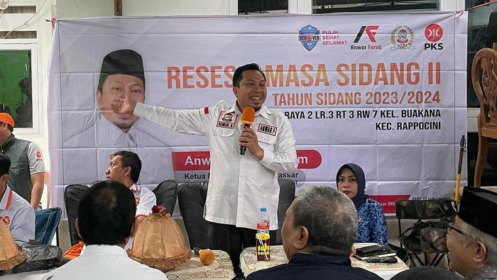Ketua DPD PKS Makassar Anwar Faruq.