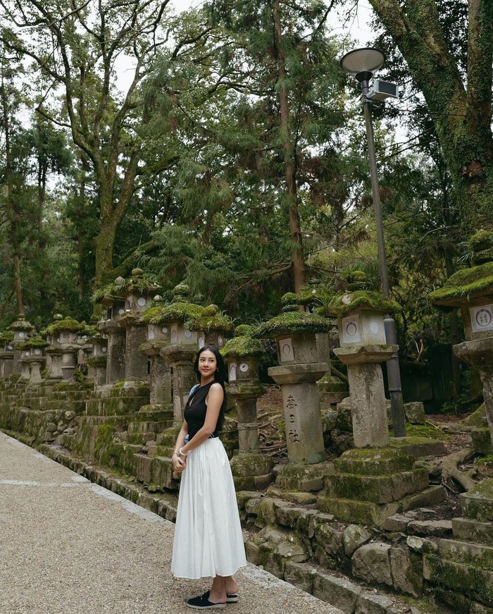 Anya Geraldine di Nara Park Jepang Anya Geraldine di Nara Park Jepang